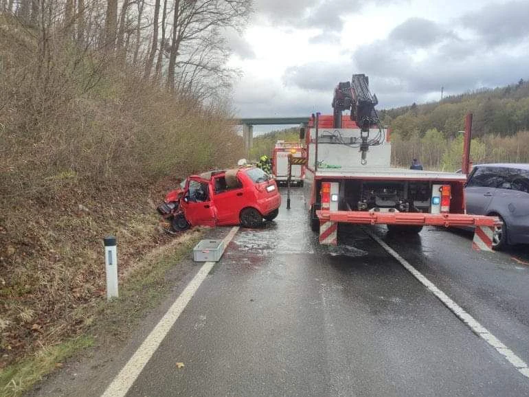 Tödlicher Verkehrsunfall in Purkersdorf: Einsatzkräfte vor Ort.