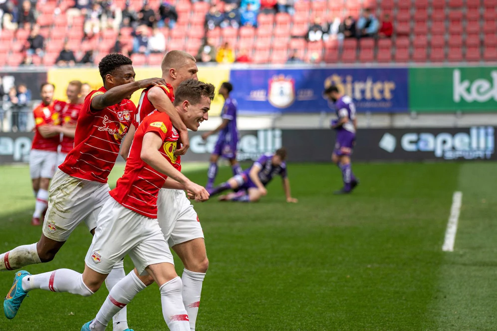 Salzburg fegt Klagenfurt vom Platz.