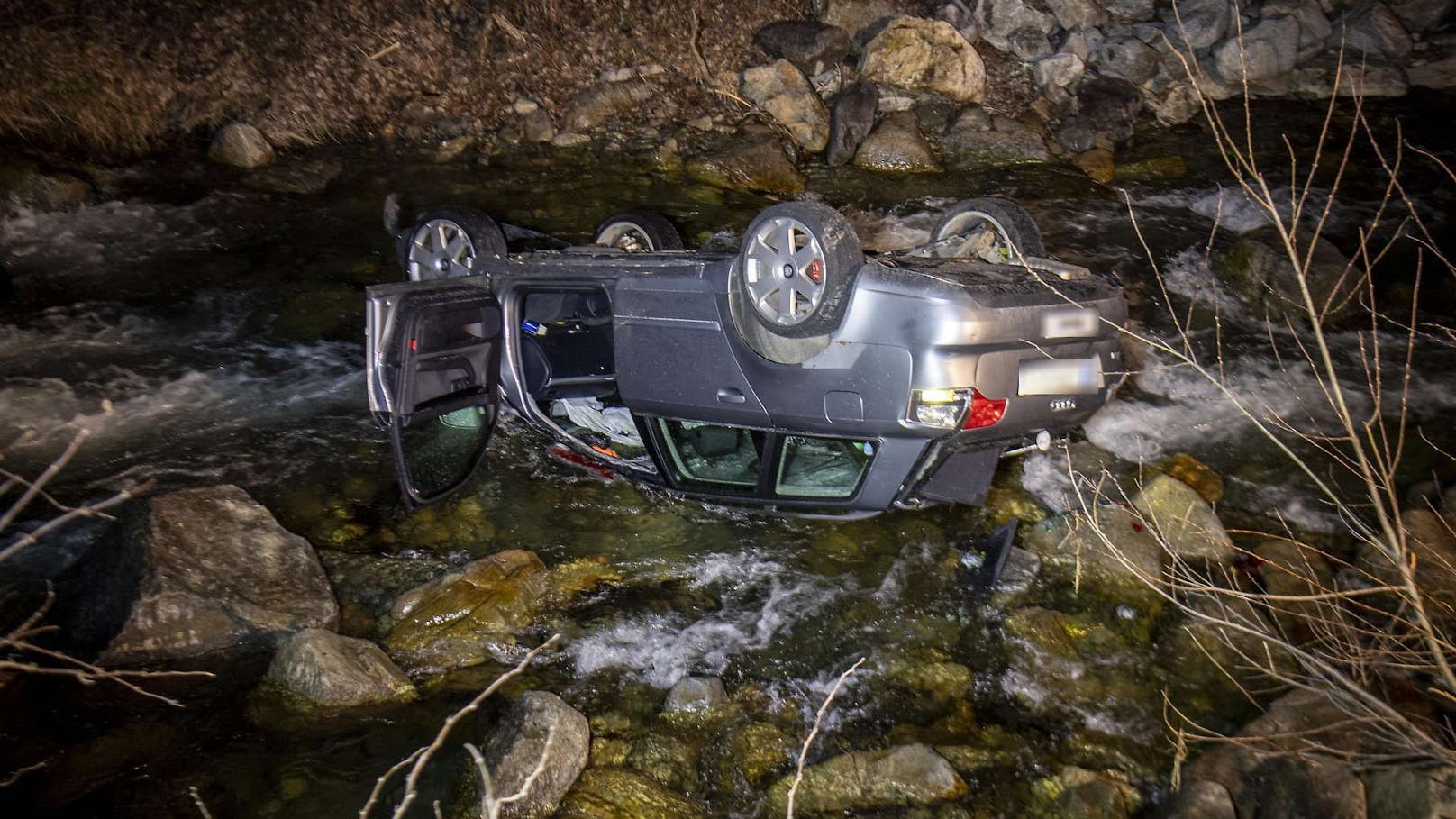 Laut eigenen Angaben telefonierte der 22-Jährige mit seiner Freundin, als der Unfall passierte.