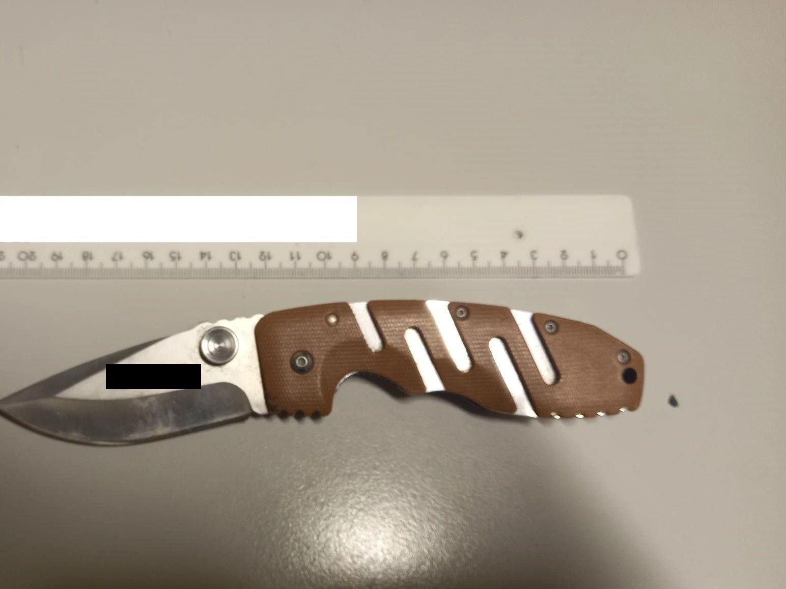 Dieses Messer wurde beim Maskenverweigerer sichergestellt.