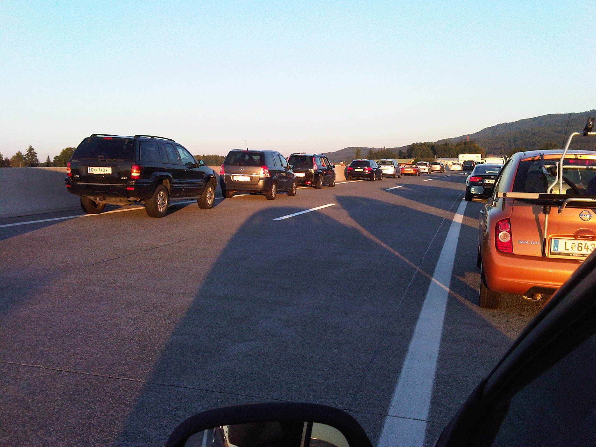 Die Rettungsgasse in Österreich feiert 10. Geburtstag. Die Akzeptanz der Autofahrer ist sehr hoch.