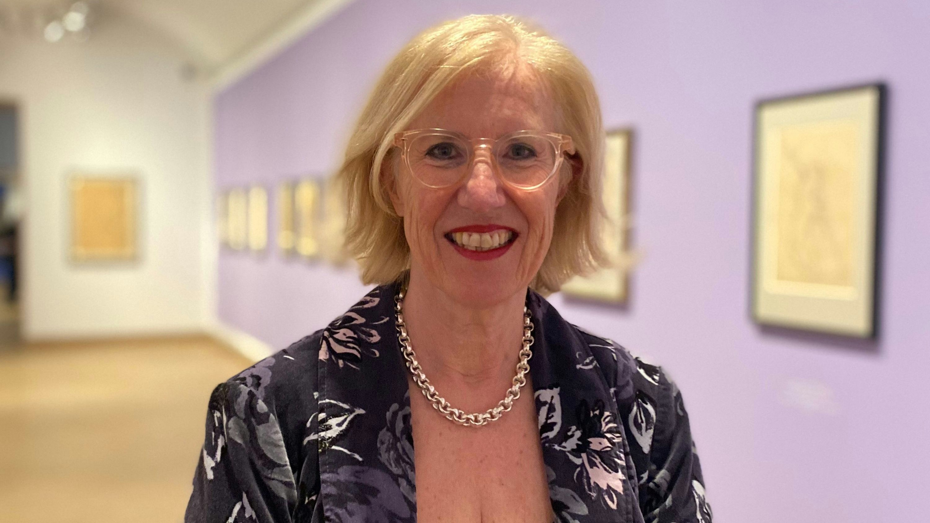 Kuratorin Dutz in der Albertina Modern.