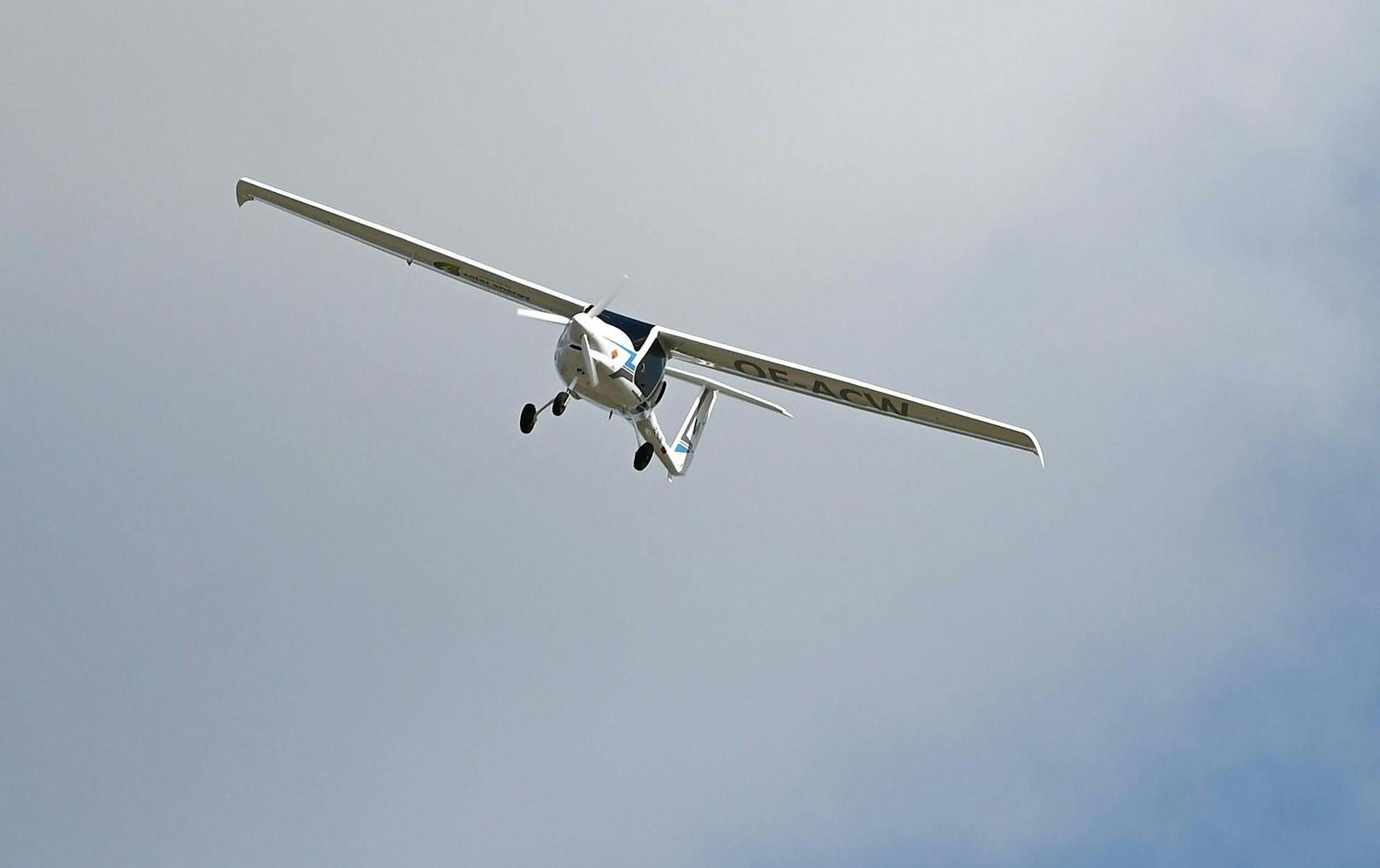 Österreichs erstes E-Flugzeug hob in Bad Vöslau ab.