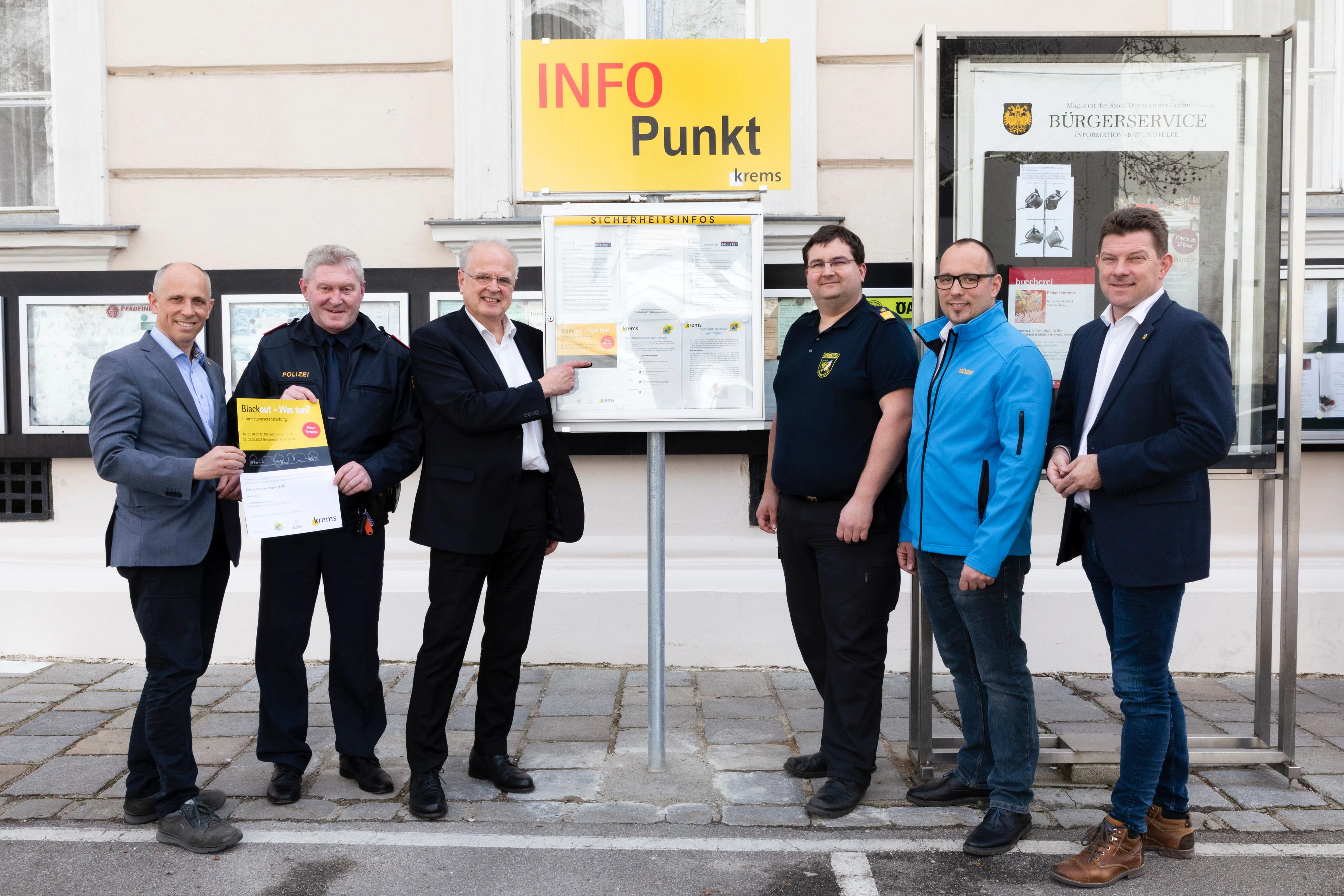 Bürgermeister Resch (2. v. l.) mit Vertretern der Kremser Organisationen.