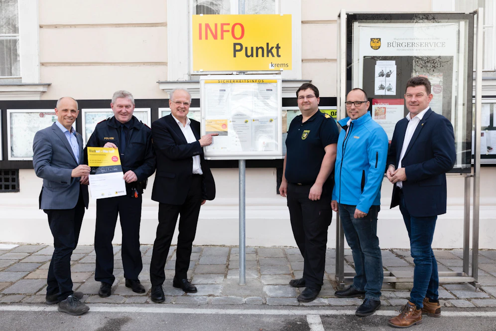 Bürgermeister Resch (2. v. l.) mit Vertretern der Kremser Organisationen.