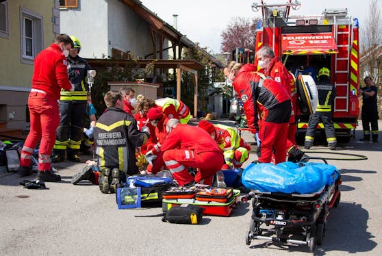 Wohnhausbrand in Guntramsdorf: Einsatzkräfte vor Ort