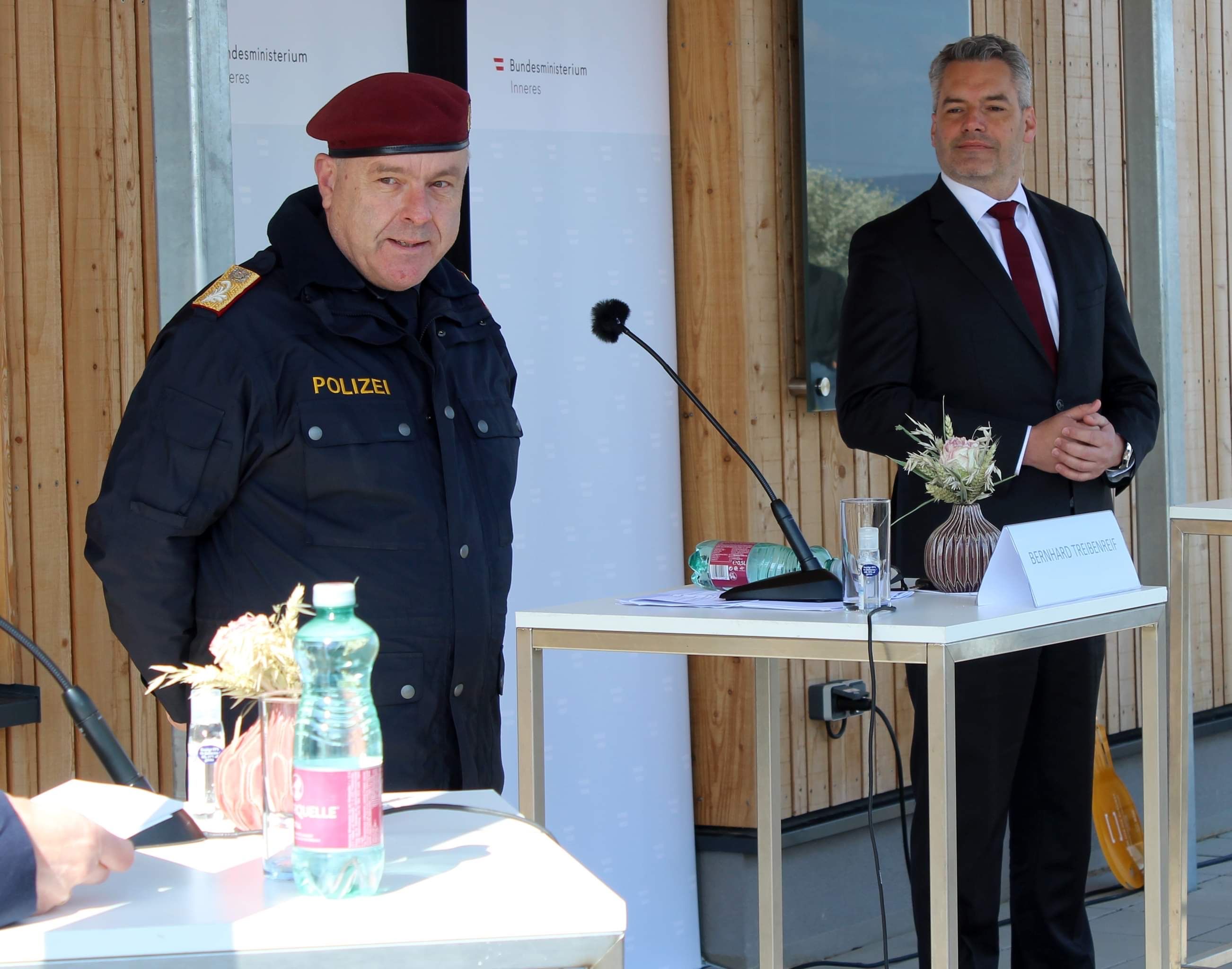 Nehammer mit Cobra-Chef Treibenreif