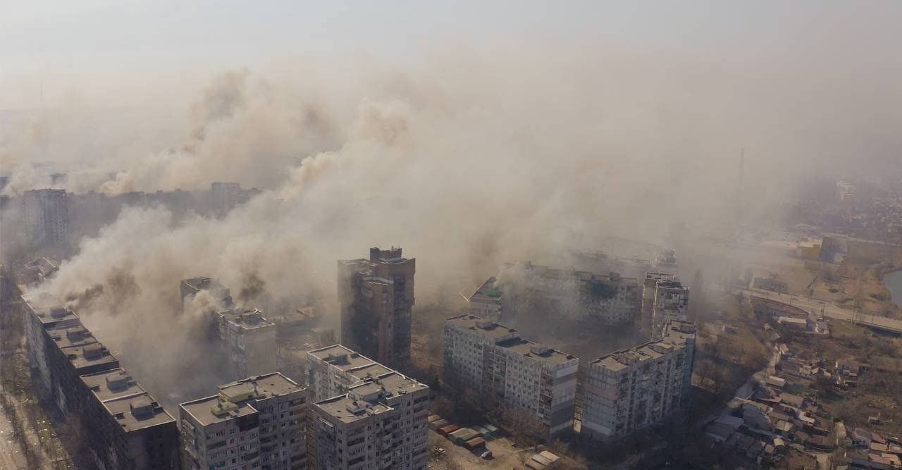 Download von www.picturedesk.com am 12.04.2022 (06:11).  *** SERVICEBILD *** ACT eyepress114085 -- A view of destruction of the city of besieged Mariupol in southeastern Ukraine on Saturday March 26, 2022. There is mounting evidence of mass graves in the besieged city of Mariupol, official of the UN human rights team currently in Ukraine said on Friday, as Russia hinted it was scaling back its invasion to focus on eastern Ukraine. Matilda Bogner, head of a UN human rights team currently in the country, said monitors had received information about graves in the southeastern port city, including one that appeared to hold 200 bodies. The claims of mass graves in the city came as Ukraine said it feared around 300 people had been killed in the Mariupol theatre bombing on 16 March (AZOV handout via EYEPRESS). Photo via Newscom/eyepress114085/EPN/Newscom/SIPA/2203282140 *** Local Caption *** 31594946 - 20220329_PD1502 - Rechteinfo: Servicebild (SB) Bei diesem Bild ist PictureDesk ausschließlich technischer Dienstleister und stellt eine technische Bearbeitungsgebühr in Rechnung. PictureDesk ist weder Urheber noch Rechteinhaber. Die Nutzung liegt in alleiniger Verantwortung des Kunden.