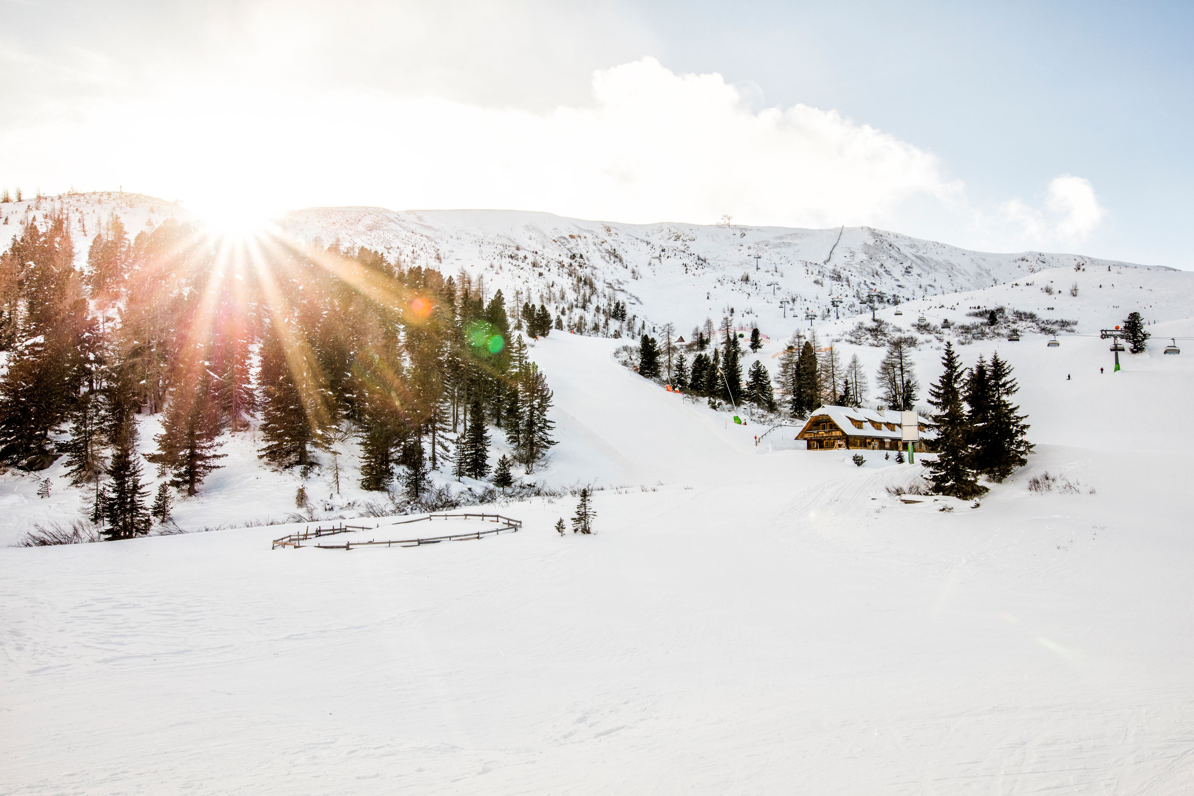 Auf der Turracher Höhe hat sich ein spektakulärer Skiunfall ereignet.