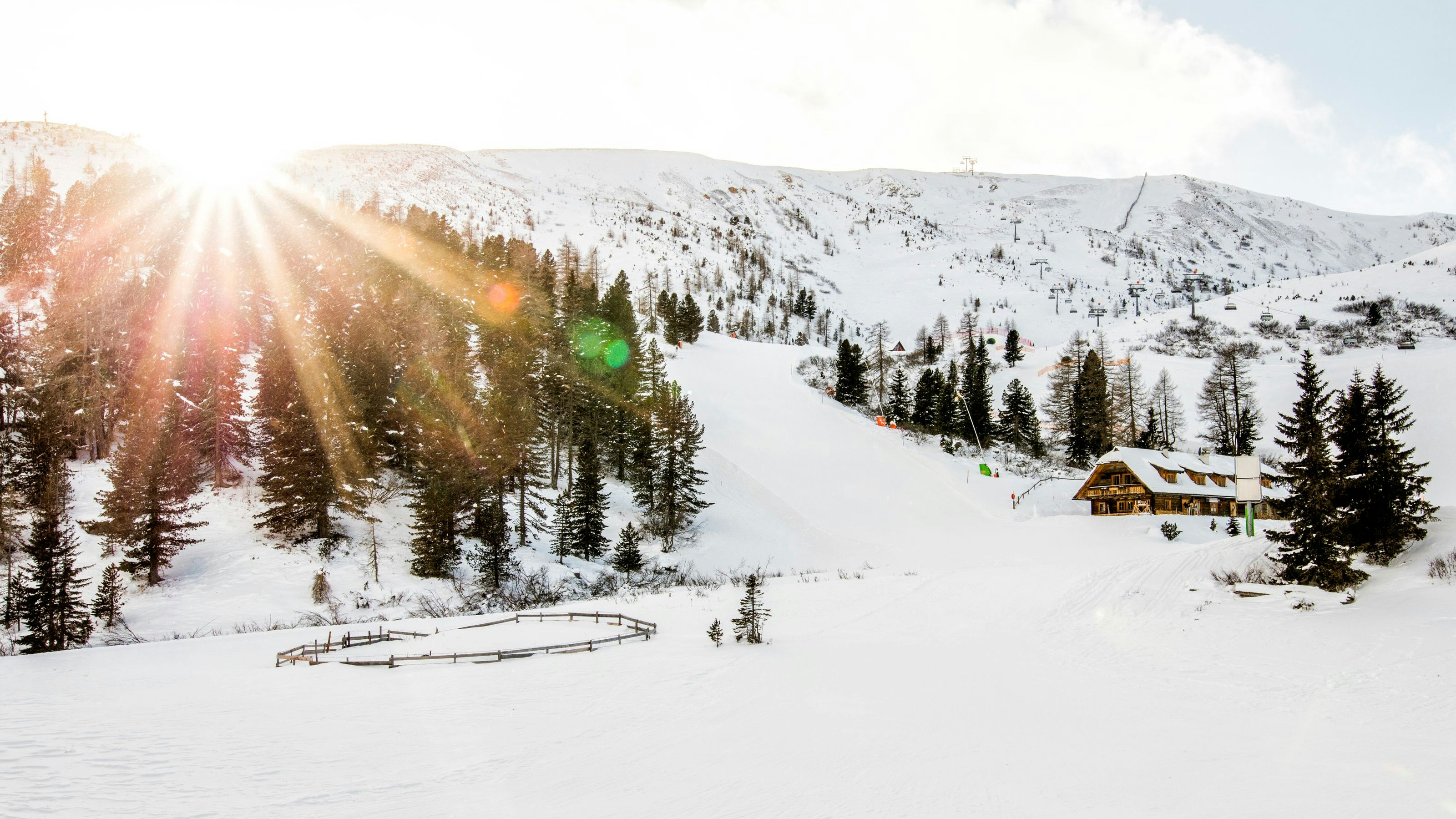 Auf der Turracher Höhe hat sich ein spektakulärer Skiunfall ereignet.