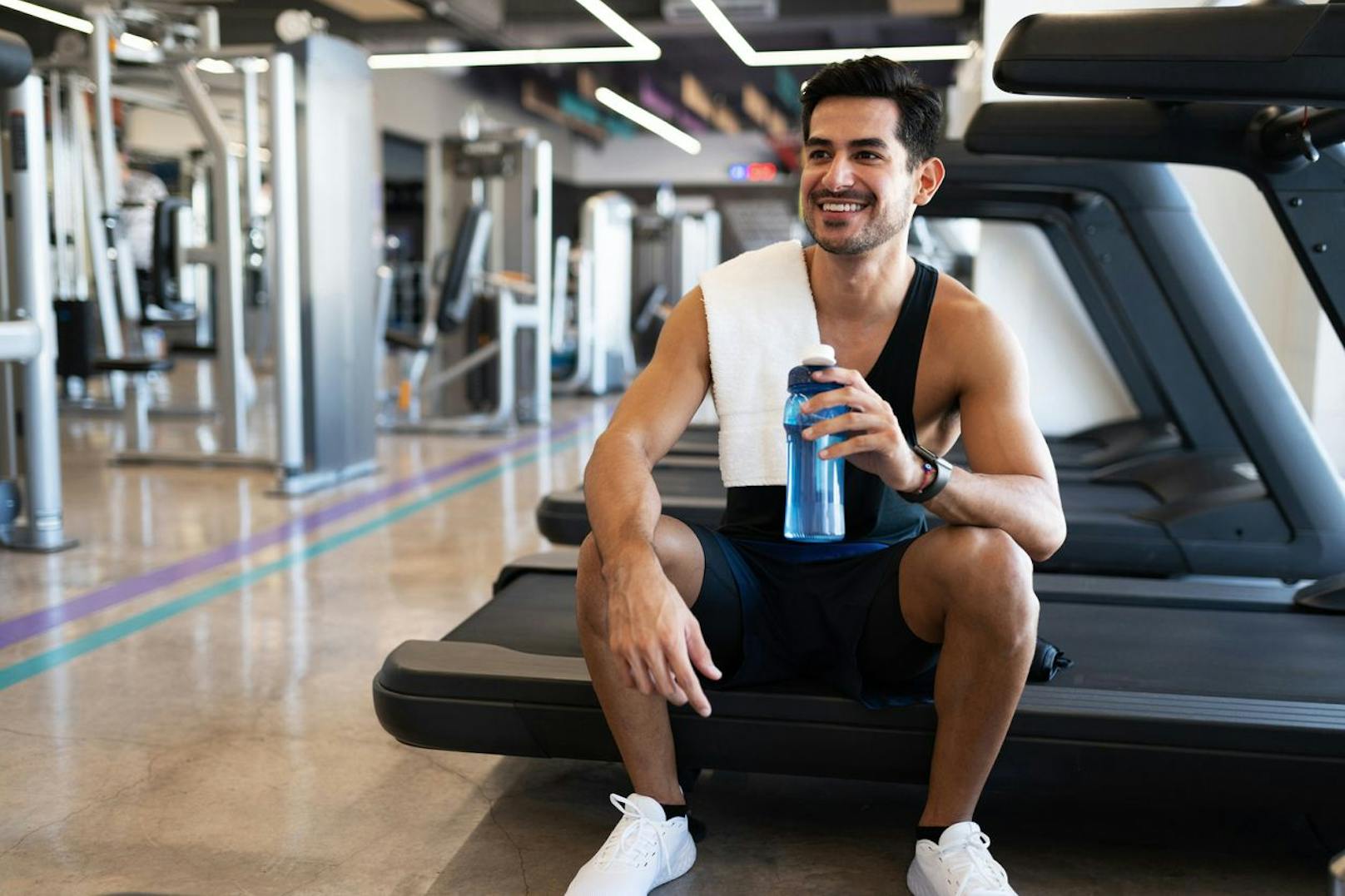 Damit deine Trainingseinheiten als Sportler erfolgreich zustande kommen brauchst du nicht nur eine gesunde Ernährung, sondern auch eine ausgeglichene Flüssigkeitszufuhr. 