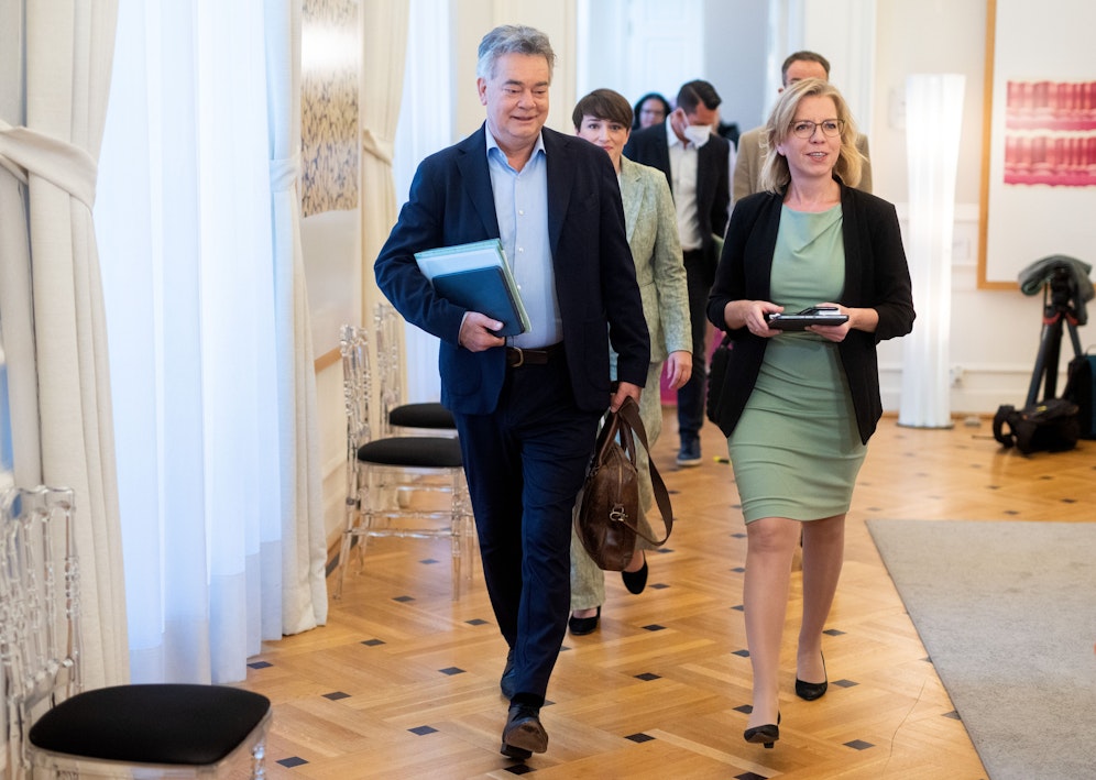 Das Personal-Karussell dreht sich:  Vizekanzler Werner Kogler, Grünen-Klubobfrau Sigrid Maurer und Umweltministerin Leonore Gewessler.