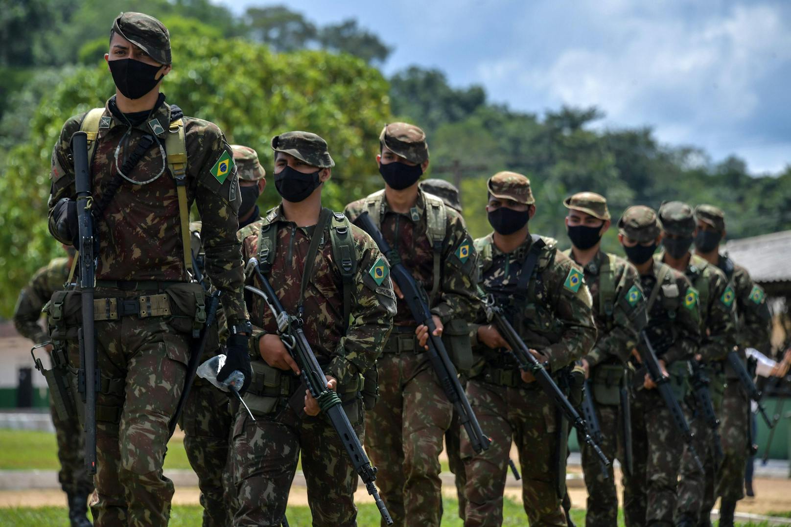 Brasilianische Armee hat auch Penis-Prothesen bestellt