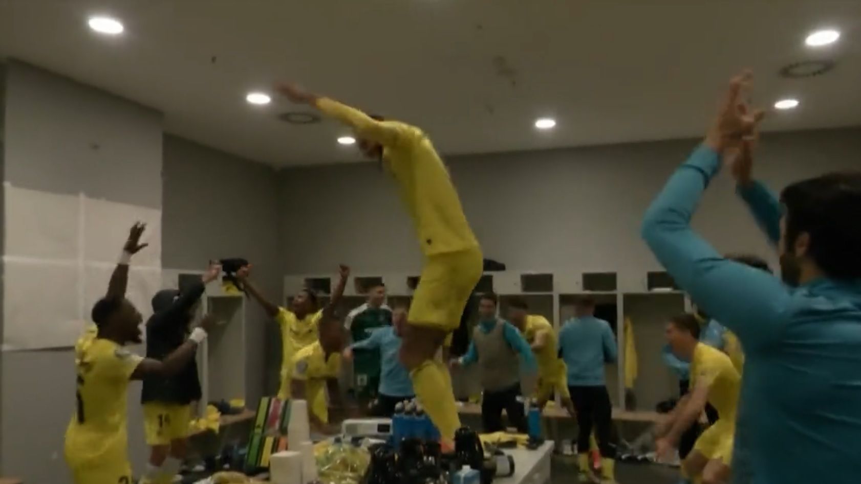 Villarreal feiert den Erfolg gegen die Bayern. 