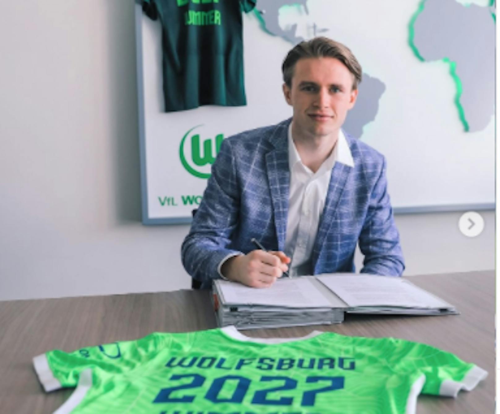 Patrick Wimmer unterschreibt beim VfL Wolfsburg.