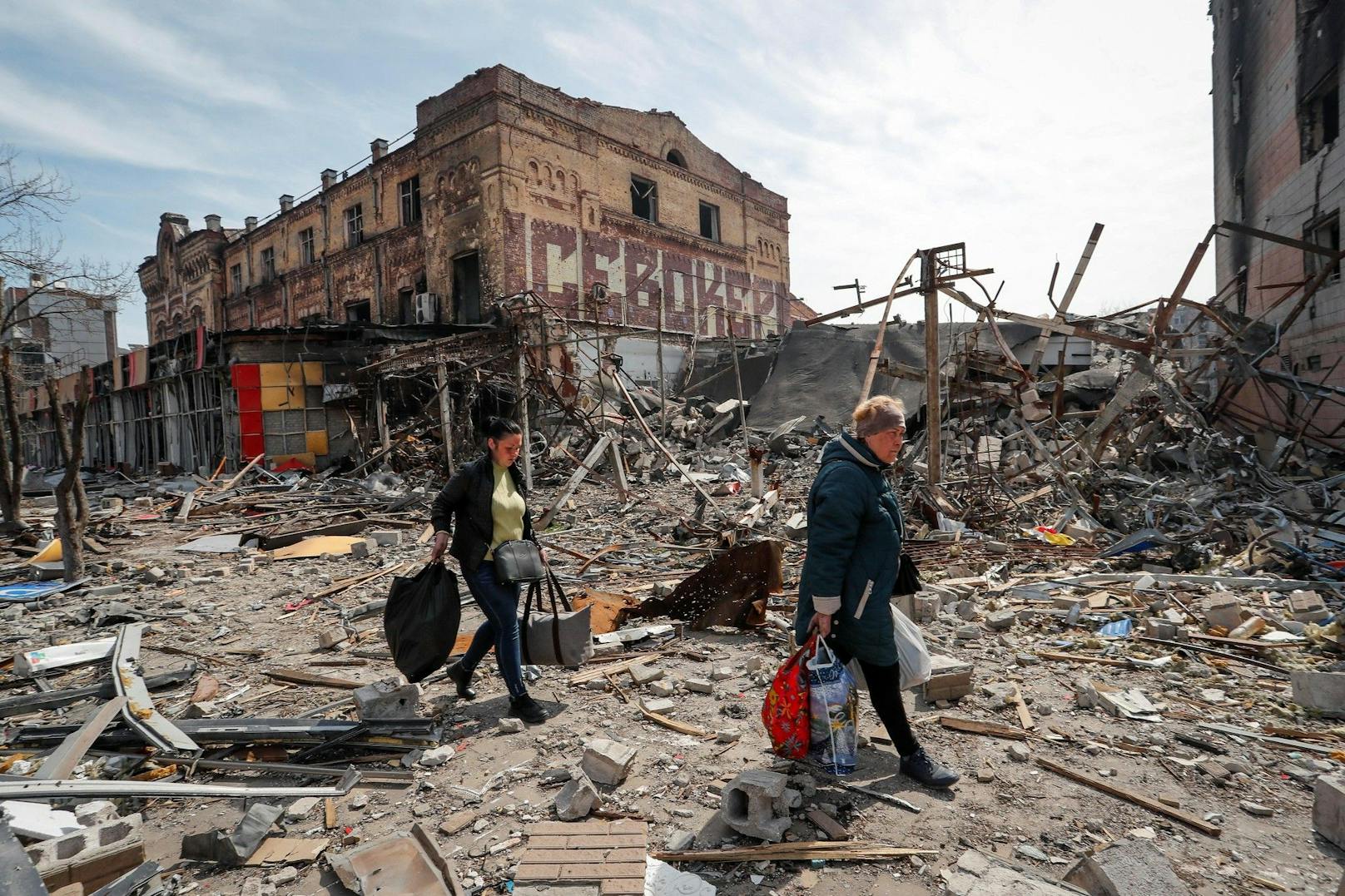 Der ukrainische Präsident Wolodymyr Selenski sprach von "Zehntausenden" Toten durch die Belagerung Mariupols.