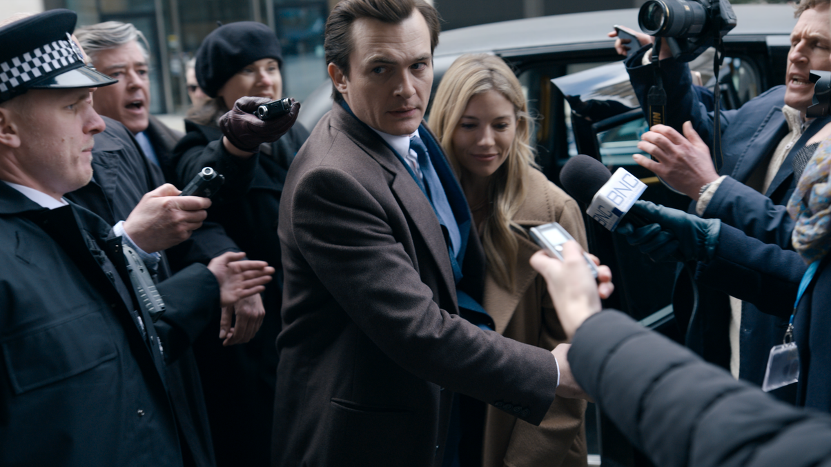 Der aufstrebende Polit-Star Whitehouse wird von den Medien regelrecht zerfleischt.