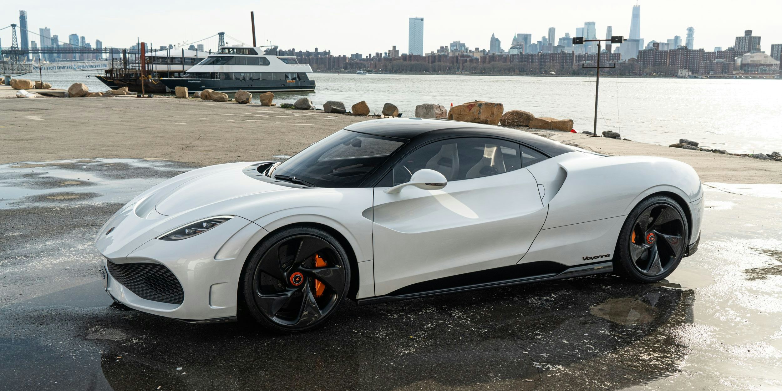 Das E-Auto von Deus Automobiles hat 2.200 PS.