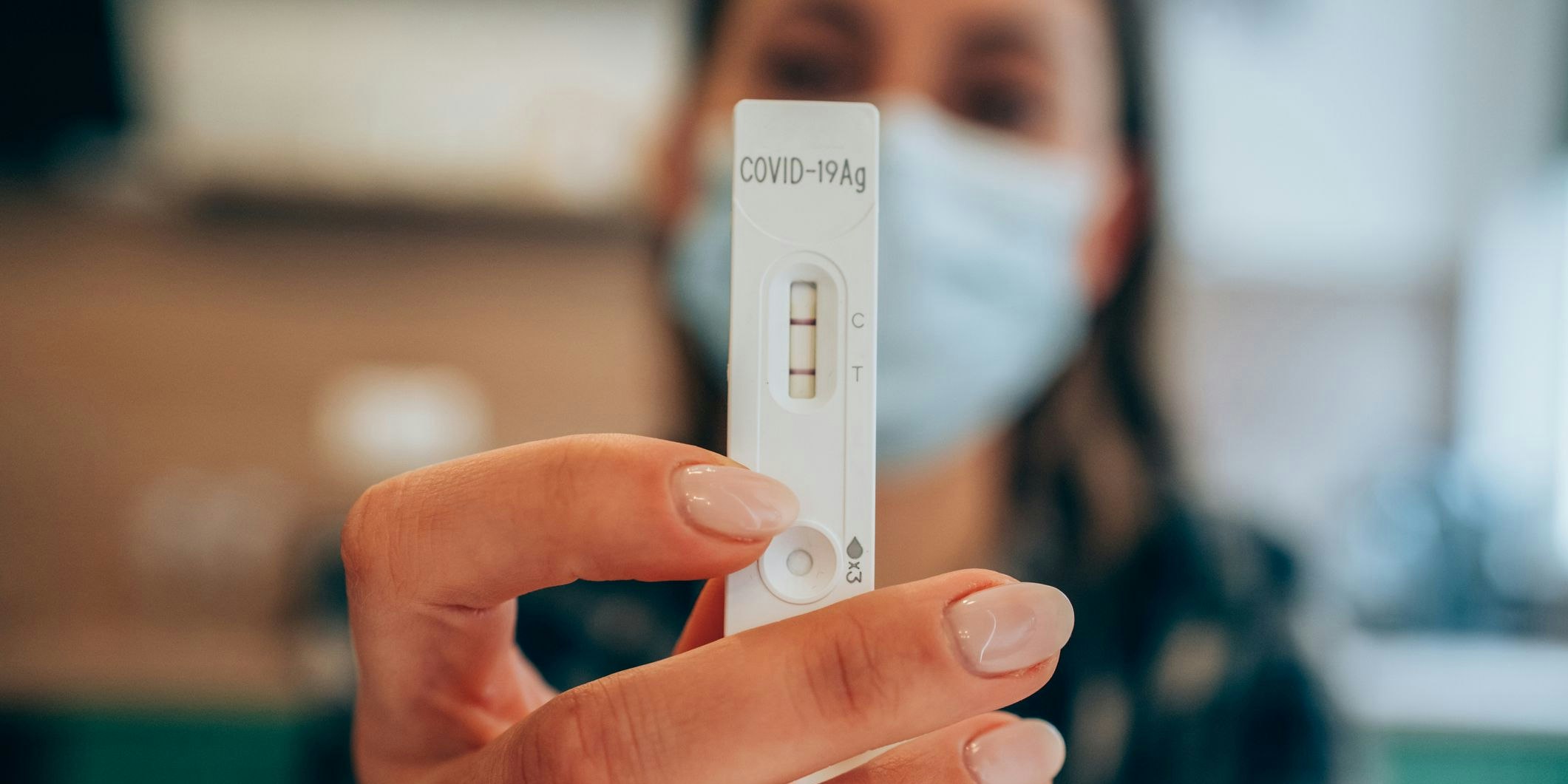 Über 10.000 Österreicher haben in den vergangenen 24 Stunden einen positiven Corona-Test abgelegt.