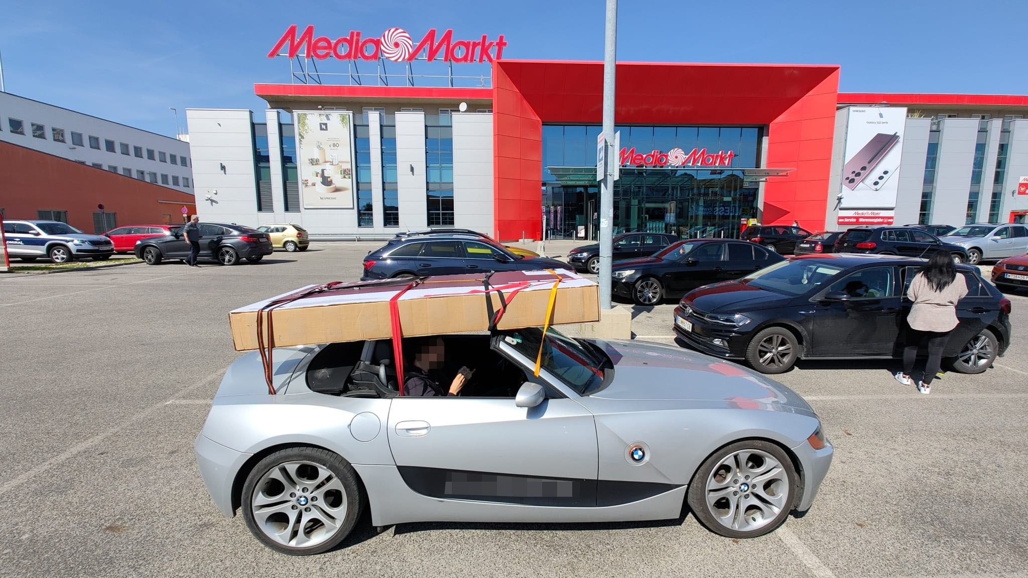 Der Z4 wurde kurzerhand zum Transporter umfunktioniert. 