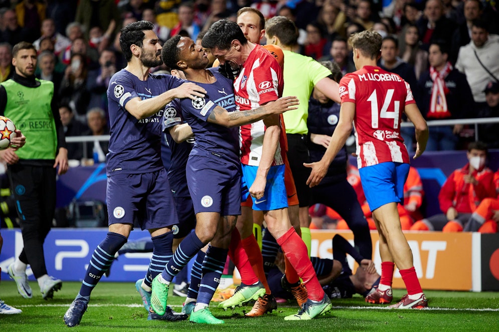 Stefan Savic verpasste Raheem Sterling einen Kopfstoß. 