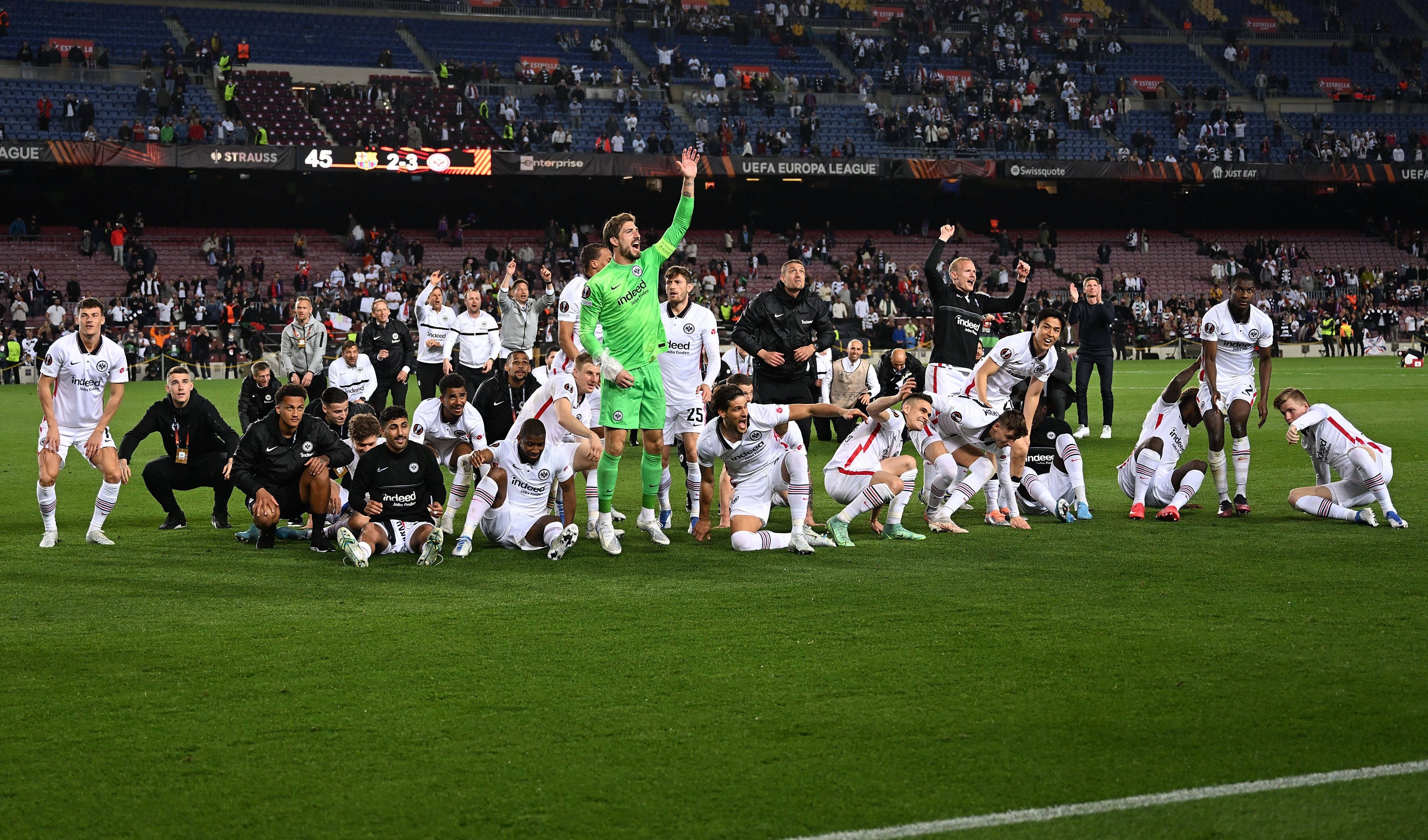 Die Frankfurter beim Jubel.