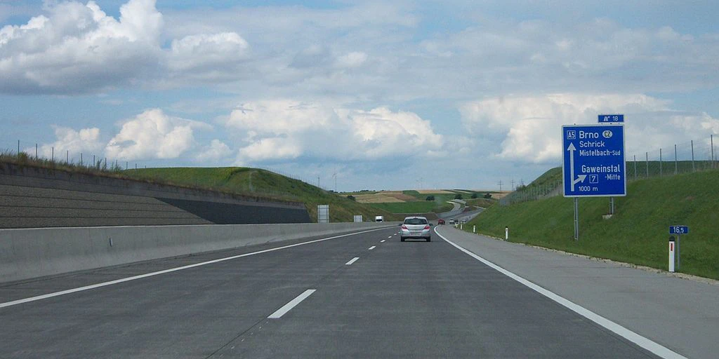 Die A5 bei Gaweinstal.