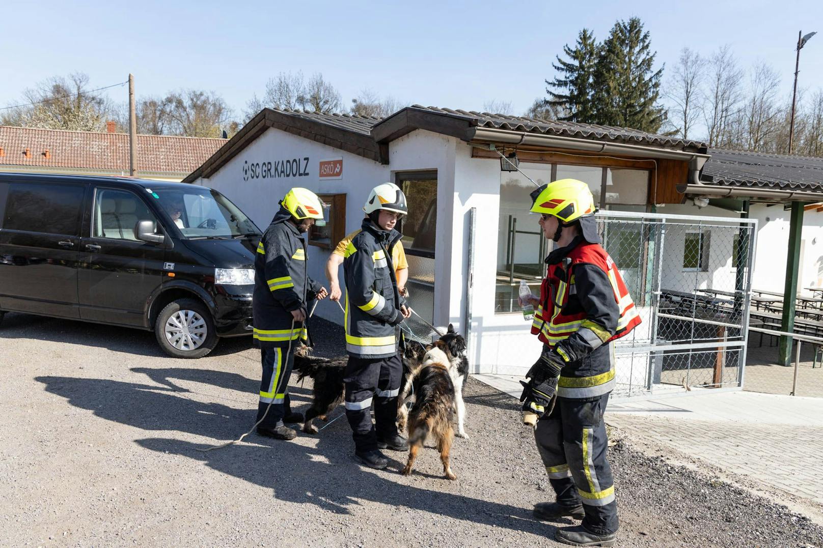 Wohnhausbrand in Seefeld-Kadolz: Die Feuerwehr im Einsatz