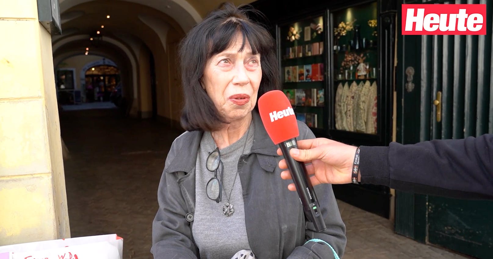 Anna aus Wien erzählt bei der <em>"Heute"</em>-Umfrage: "Ich habe eine kleine Pension und bekomme 417 Euro."