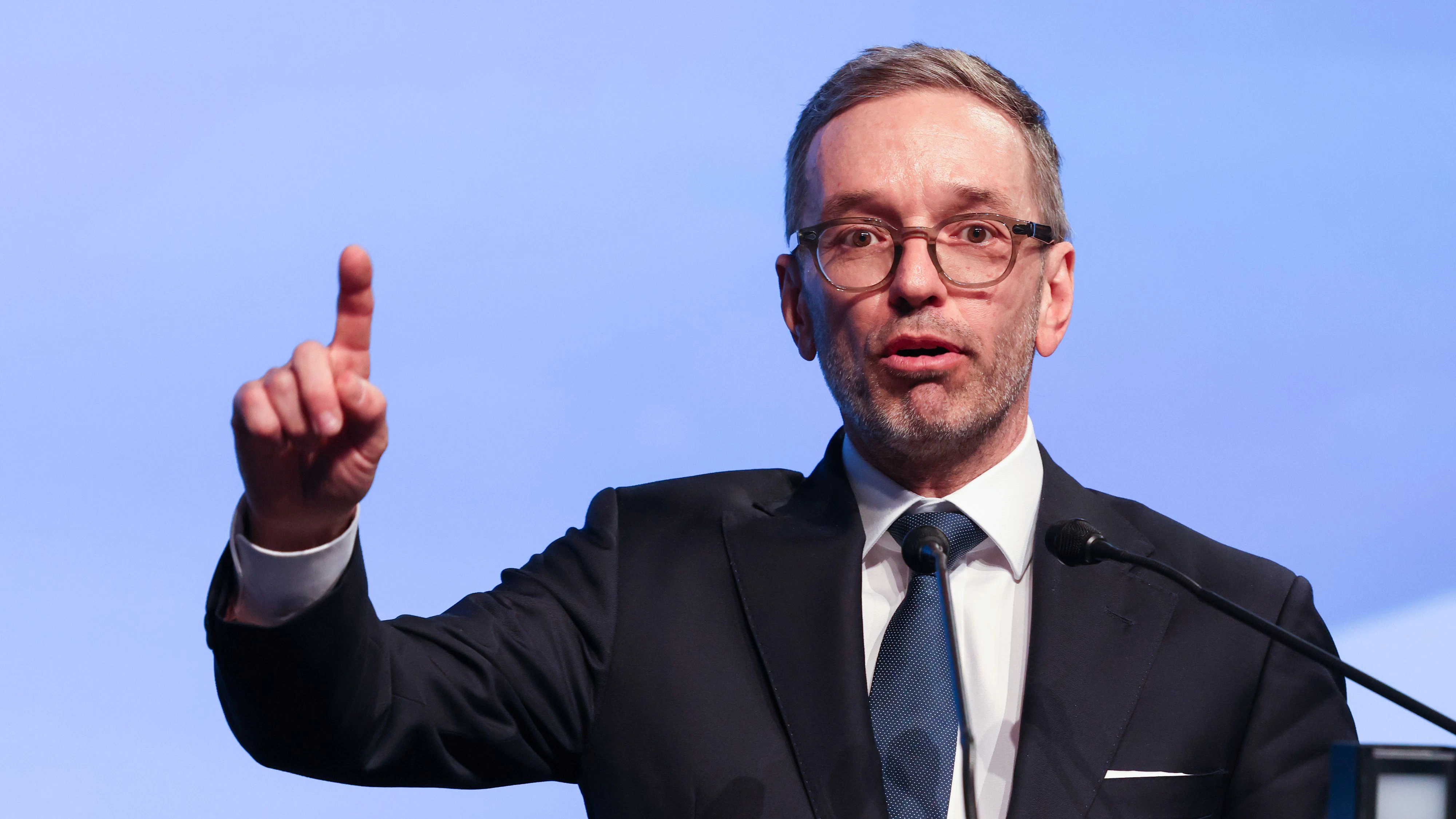 Herbert Kickl übt Kritik an der Informationspolitik von Karl Nehammer nach seiner Reise zum russischen Präsidenten Wladimir Putin. 