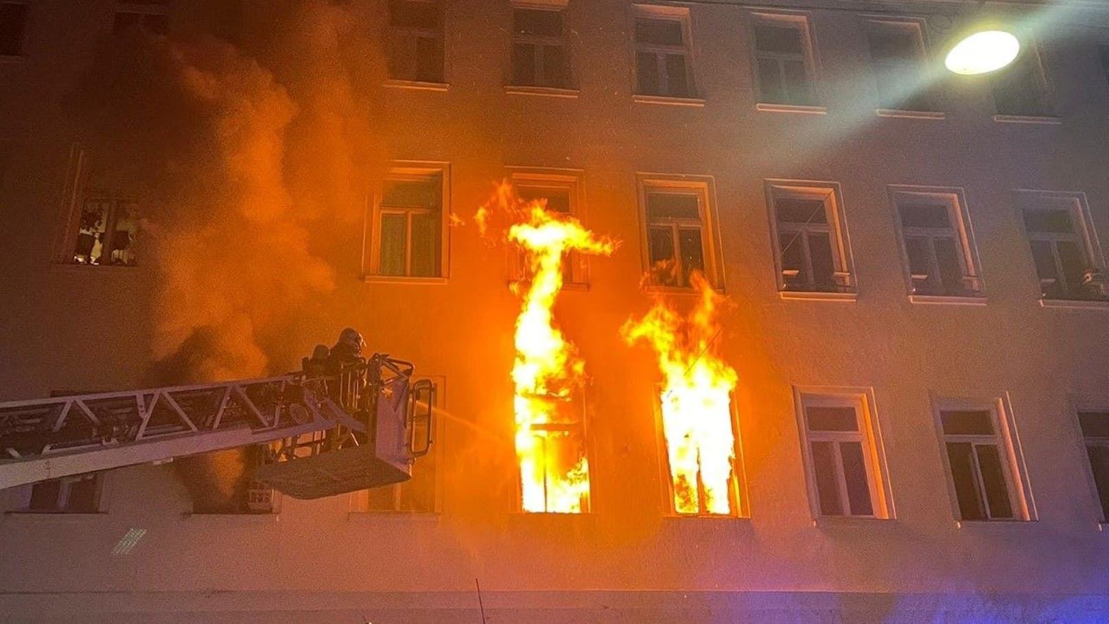 In einer Wohnung in Wien-Brigittenau brach in der Nacht auf Karfreitag ein Feuer aus. 