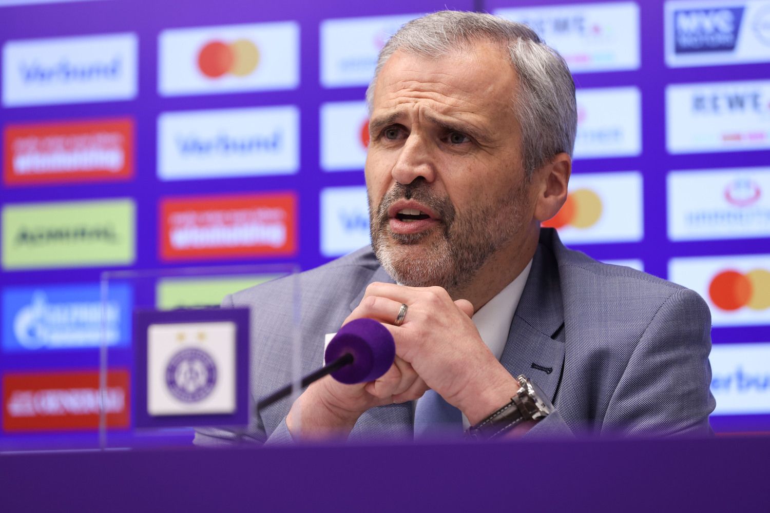 Austrias AG-Vorstand Gerhard Krisch spricht über die nicht erhaltene Lizenz. 