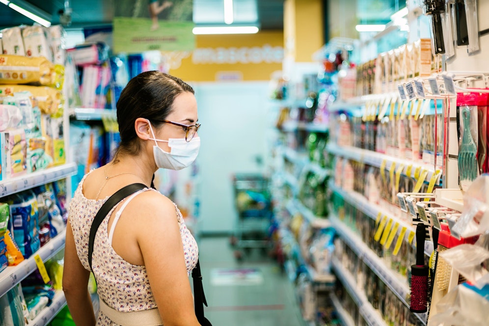 Der Handel zeigt sich erfreut über die neuen Corona-Regeln, will aber noch ein Masken-Aus im Supermarkt.