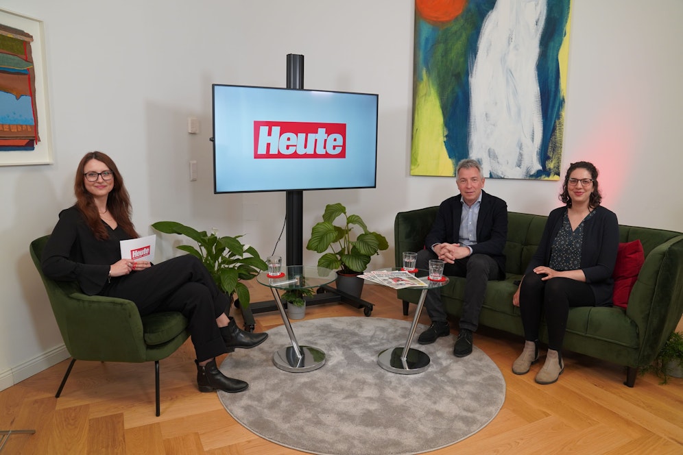 Dr. Heinz Strohmer und Regisseurin Ranya Schauenstein sprachen mit Amra Durić über die selten diagnostizierte Krankheit Endometriose. 