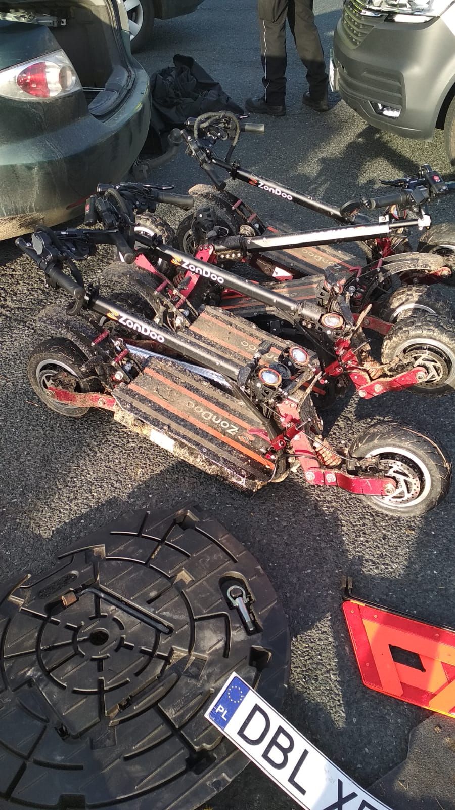 Mit den gestohlenen E-Scootern flüchteten sie vom ersten Tatort.