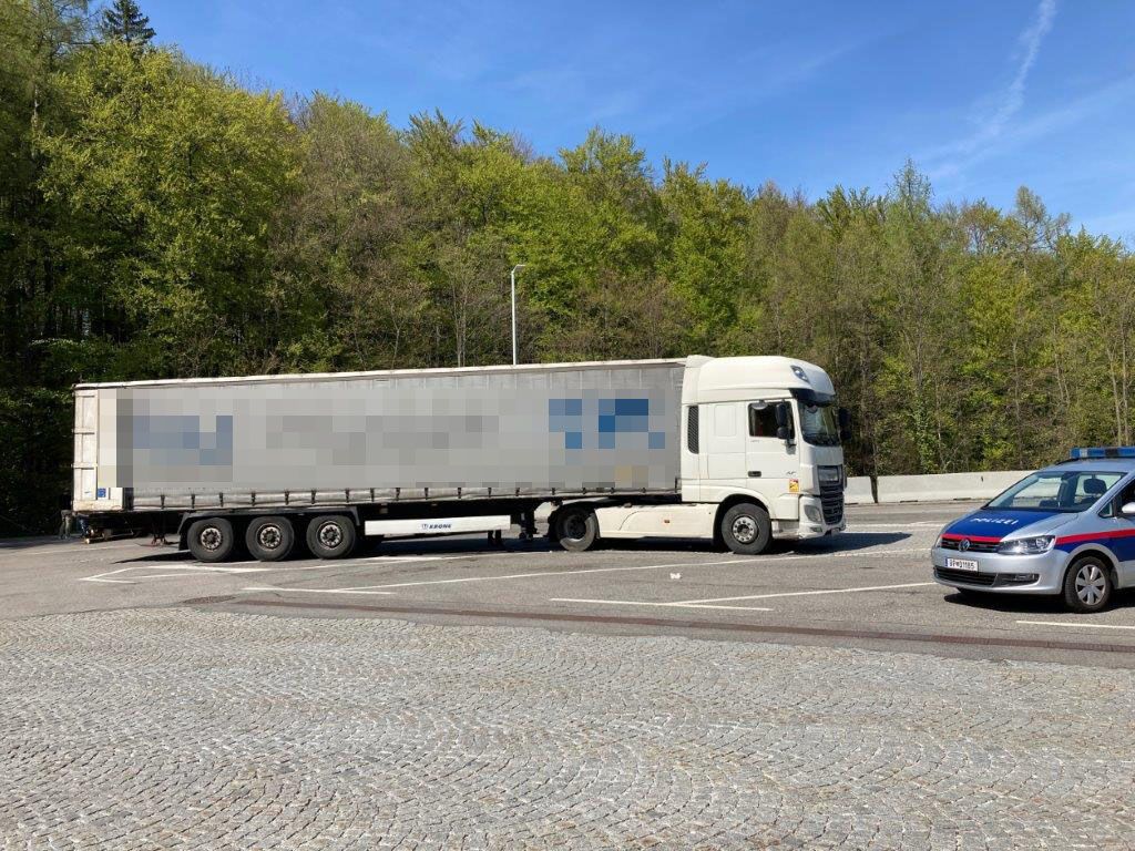 Der Schlepper soll bis zu 3.000 Euro pro Person erhalten haben.