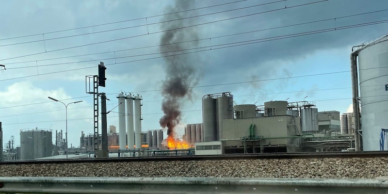 Mehrere <em>"Heute"</em>-Leser sichteten die Flammen am Gelände der Raffinerie.