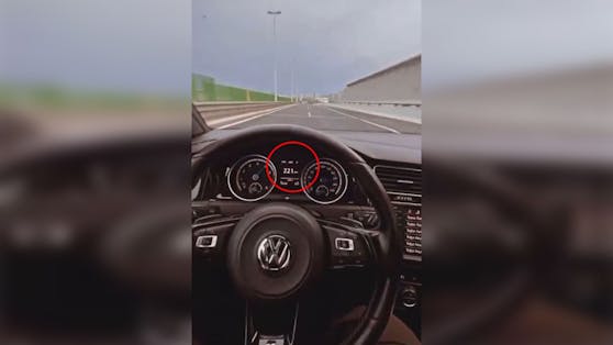 Dass er die Höchstgeschwindigkeit um ein Vielfaches übertrat, zeigte er stolz auf seiner Instagram-Story.