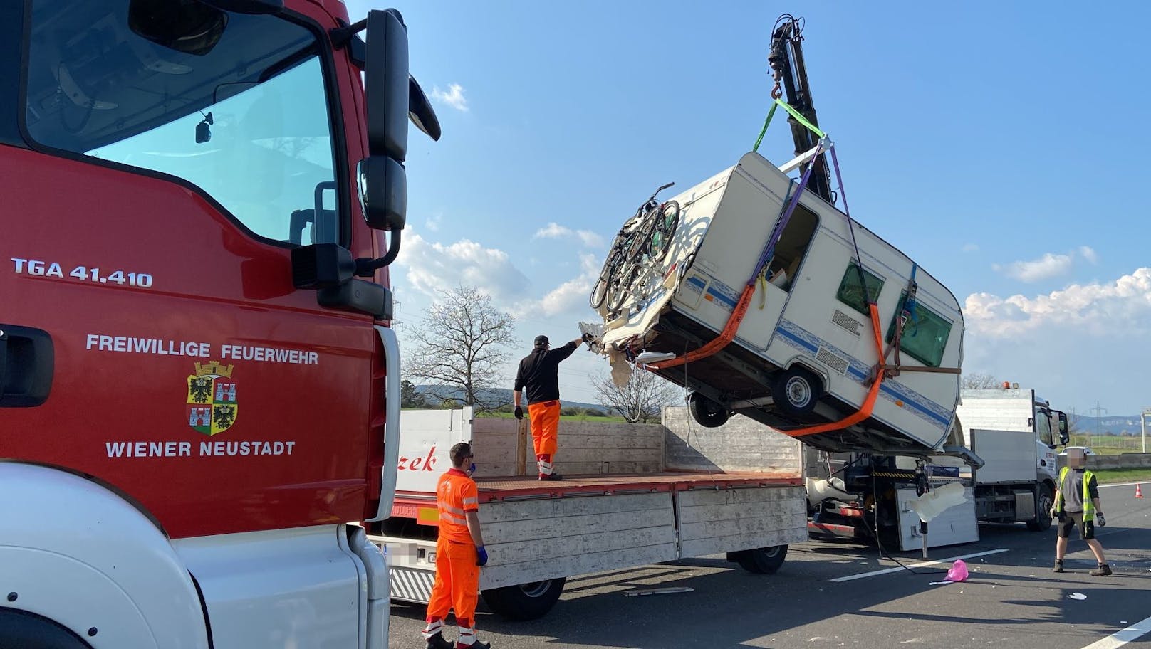 Das Wohnmobil wurde komplett zerstört.