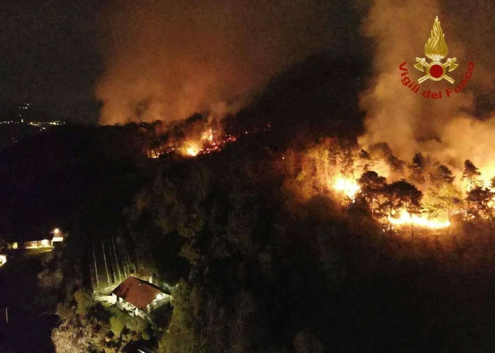 Am Karfreitag ist in der Provinz Varese ein Waldbrand ausgebrochen.