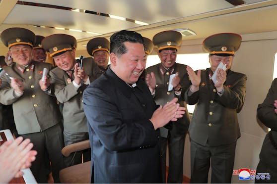 Kim Jong-un scheint mit dem jüngsten Test zufrieden zu sein: Wo und wann genau dieser stattfand, ist nicht bekannt.