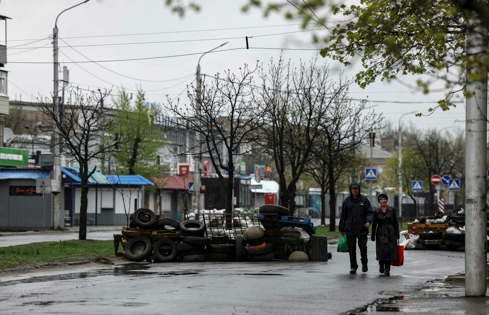 Russlands Armee hat die ukrainischen Streitkräfte in der umkämpften Hafenstadt Mariupol ultimativ zur Aufgabe aufgerufen.