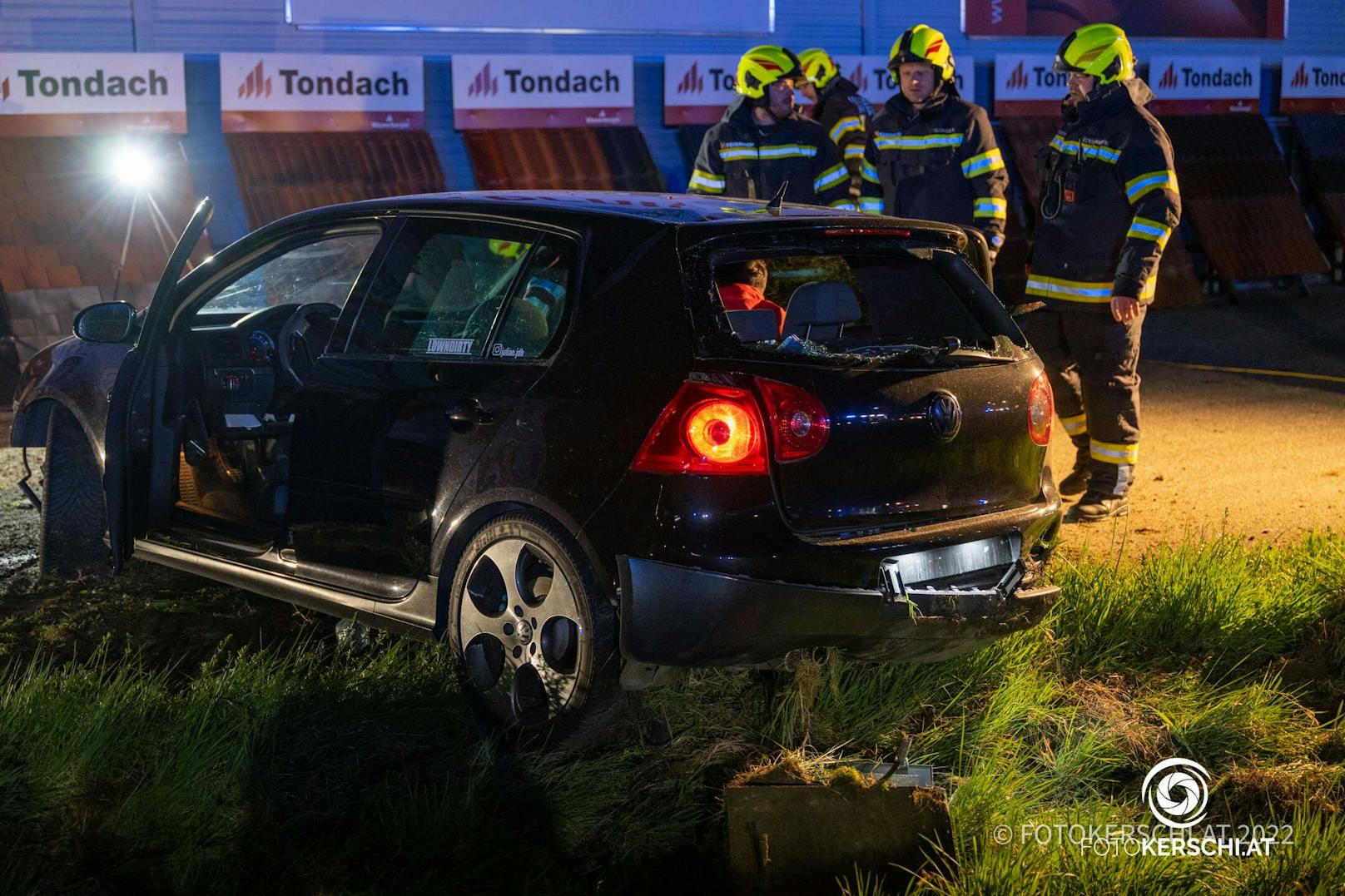 Der VW Golf GTI wurde schwer beschädigt.