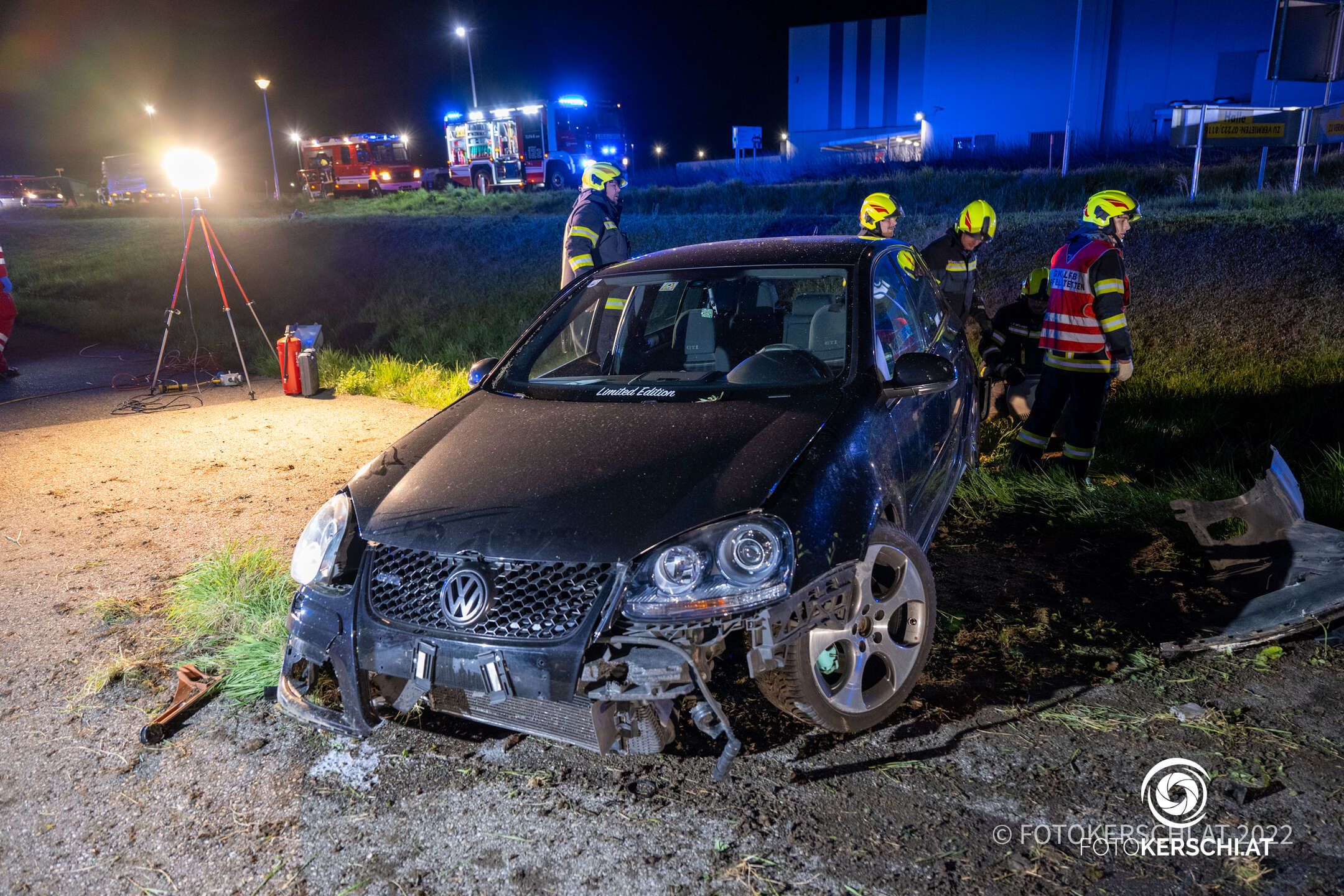 Der Golf GTI wurde bei dem Unfall schwer beschädigt.