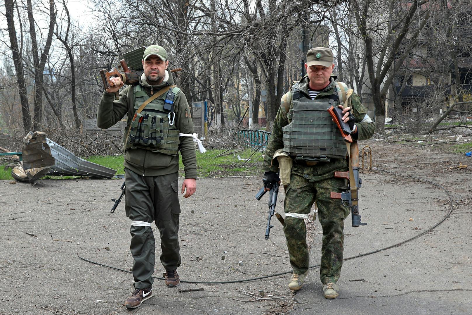 Russlands Armee hat die ukrainischen Streitkräfte in der umkämpften Hafenstadt Mariupol ultimativ zur Aufgabe aufgerufen.