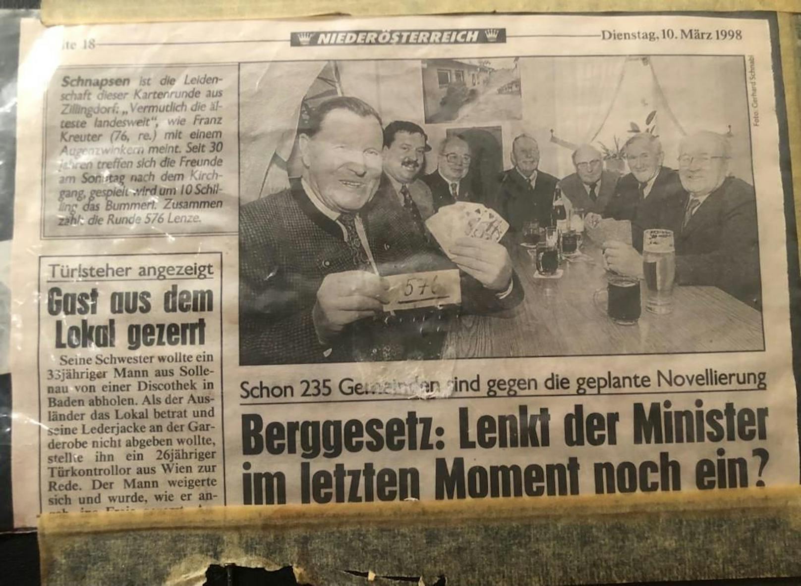 Schnapsen im Gasthaus Bauer anno 1998 (Artikel der Krone)