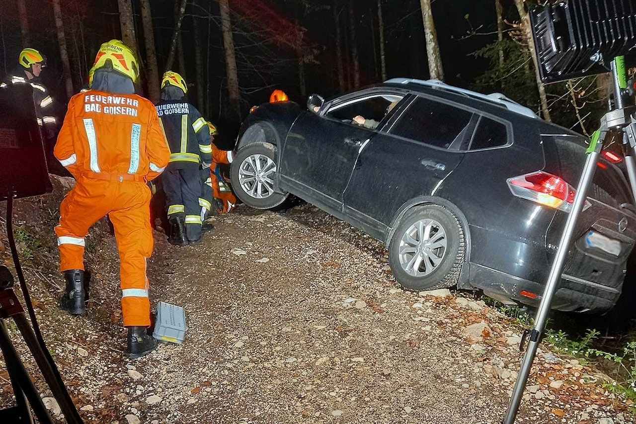 Heute.at - SUV-Fahrer folgt blind seinem Navi, stürzt fast ab