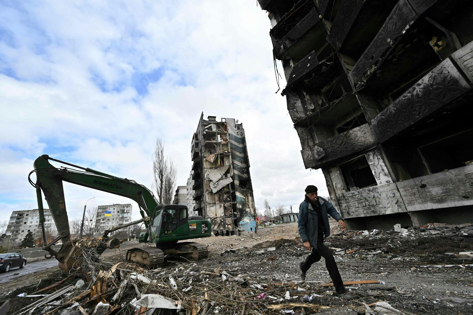 Die ukrainische Regierung hat Russland vorgeworfen, die östlichen Teile des Landes "auslöschen" zu wollen. Der ukrainische Präsident Wolodimir Selenski sagte, dass die russischen Soldaten "den Donbass buchstäblich erledigen und zerstören" wollten.