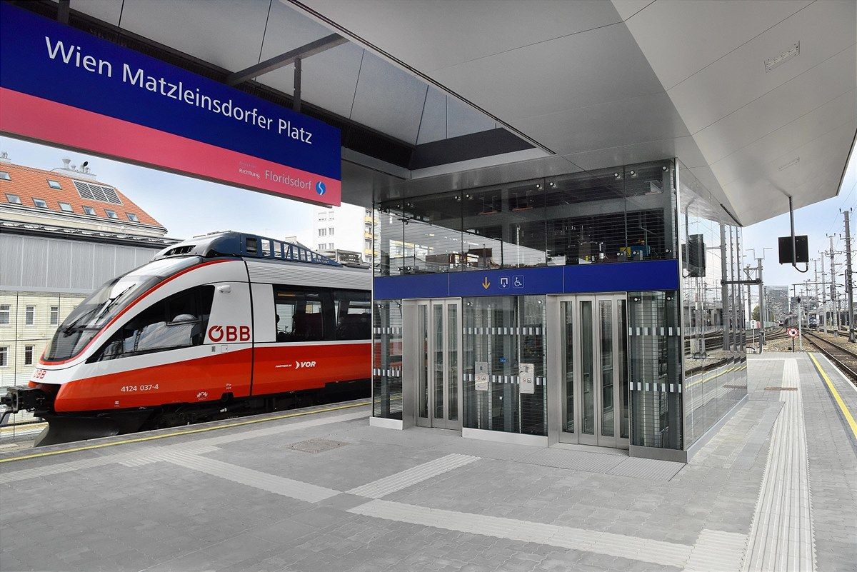 Nach einjähriger Bauphase können Züge der ÖBB wieder in der Station Matzleinsdorfer Platz in Wien-Favoriten halten.