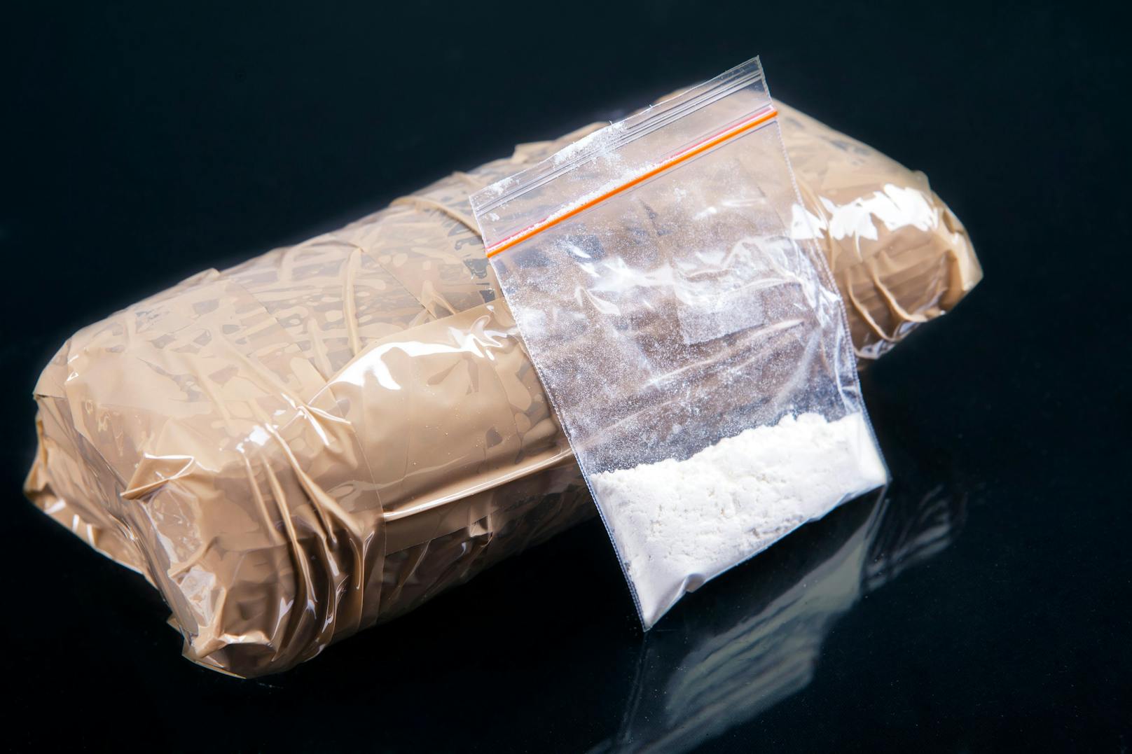 Am Ostersonntag fanden Polizisten in Spanien und Ecuador über 5 Tonnen Kokain. (Symbolbild)